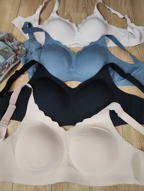 Comfelie Bra Bundle Size: XL Used: Good Condition (4pk + Bonus Floral Mesh Bra)